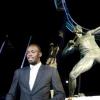 Rudolph Brown/Photographer<\n>Unveiling of Usain Bolt statue at the National Stadium on Sunday, December 3, 2017 *** Local Caption *** @Normal:Legendary Jamaican sprinter Usain Bolt stands in front of a statue of himself shortly after it was unveiled at the National Stadium last night.