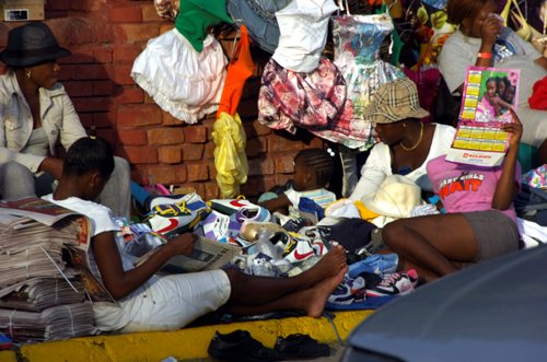 Norman Grindley/Chief Photographer
Vendors at south parade downtown Kingston, Christmas in the city shopping.