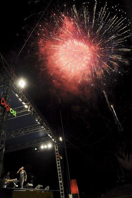 Ricardo Makyn/Staff Photographer
Fire works on the Waterfront.