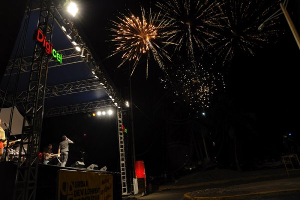 Ricardo Makyn/Staff Photographer
Fire works on the Waterfront.