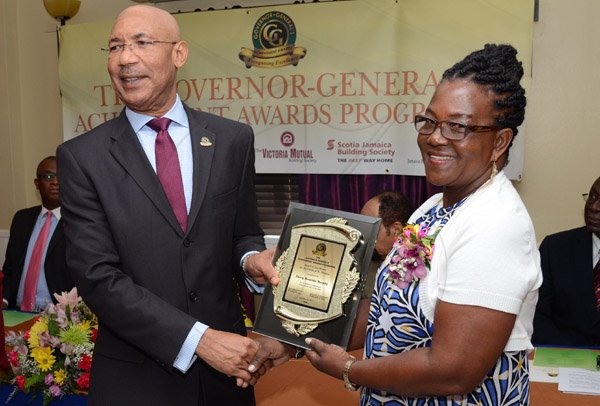 Rudolph Brown/Photographer
GG presents award to Pansy Murphy at the Governor General’s Achievement Award for the County of Surrey presentation Ceremony for recipients on Thursday, September 25, 2014