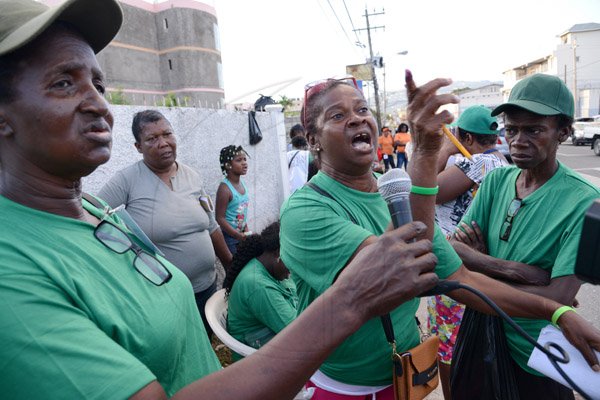 Rudolph Brown/Photographer
JLP supporters on Molynes Road on local Government election on Monday, November 28, 2016