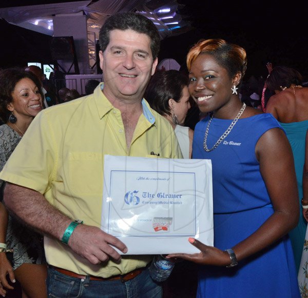 Ian Allen/Photographer
Gleaner give-away at Shaggy and Friends Concert on Saturday.