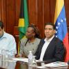 Rudolph Brown/Photographer
Nicolás Maduro, (left) the President of the Bolivian Republic of Venezuela chat with from left Martha Corbett-Baugh,Interpreter, Prime Minister Andrew Holness and Audley Shaw, Ministerof Finance and Public Service at Jamaica House during a Working Visit to Jamaica on Sunday, May 22, 2016