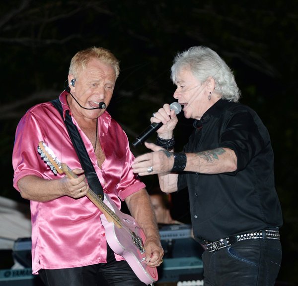 Jermaine Barnaby<\n>Photographer<\n><\n>Air Supply in full flight, with interaction between vocalist and musicians. *** Local Caption *** @Normal:Air Supply in full flight, with interaction between vocalist and instrumentalist.