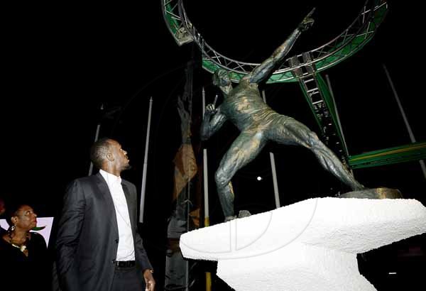 Rudolph Brown/Photographer<\n>Unveiling of Usain Bolt statue at the National Stadium on Sunday, December 3, 2017 *** Local Caption *** @Normal:Track and field legend Usain Bolt inspects his statue, made by sculptor Basil Watson, at its unveiling at Independence Park in Kingston last night.
