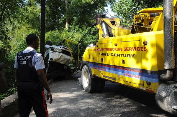 Ian Allen/Photographer
Coaster Bus accident near Brandon Hill in the Junction in St.Andrew.