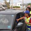 Jermaine Barnaby/Photographer
Arnett Rhooms (forfront) and Marlette Esty (partially hidden) rush to sell a copy of The Gleaner to a motorist during the Gleaner company's corporate street sale day along Red Hills road on Monday September 8, 2014.