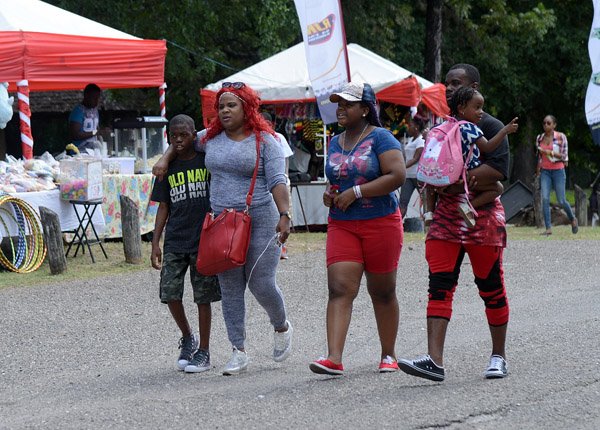 Ian Allen/Photographer
Families walking through Hope Gardens while attending the Lasco Family Extravaganza on Boxing Day 2015.