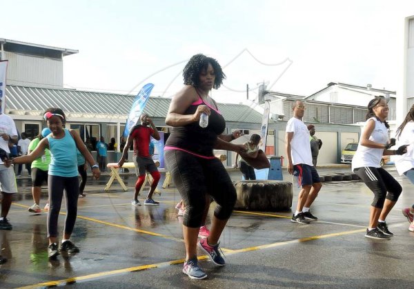 Lionel Rookwood/PhotographerThe Gleaner's Fit 4 Life event at FLOW Flex Gym, FLOW headquarters, 2-6 Carlton Crescent, Saturday, December 9, 2017. *** Local Caption *** Lionel Rookwood/PhotographerParticipants at The Gleaner's Fit 4 Life event at FLOW Flex Gym, FLOW headquarters, St Andrew on Saturday