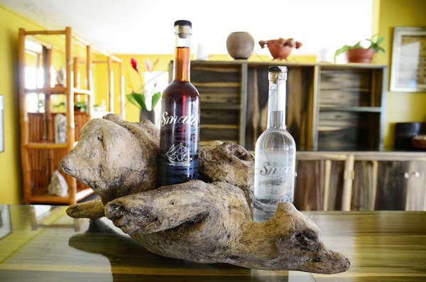 Gladstone Taylor / Photographer
Driftwood with a twist centrepiece which is found in the lounge area. Here the driftwood is used as a wine holder. 
Hotel Mocking bird