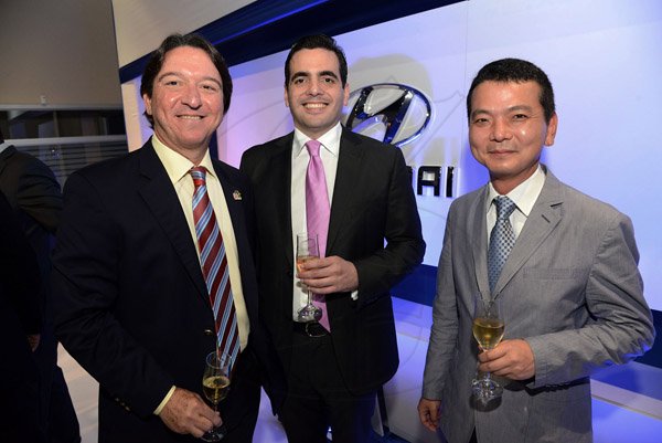 President of Magna Motors Dealership - Avelino Rodriquez (left) and Agustin Lama - board director of Magna (centre) expresses their satisfaction with the Company's new development with Taewon Choi - Deputy General Manager, Central & South America Regional Headquarters, Hyundai Motor Company.