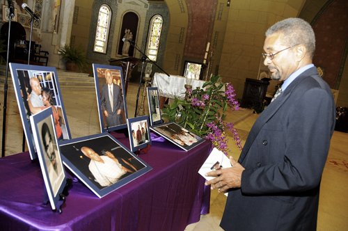 Gladstone Taylor / Photographer

Guy Symes pays his respects to the late Ivan Johnson 

Service of thanksgiving for the life of Ivan "wally" Johnson held at the Holy Trinity Cathedral Yesterday