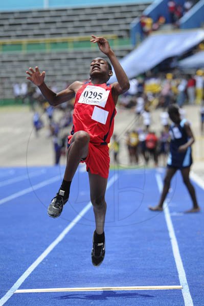 Ricardo Makyn/Staff Photographer
Junior High Schools track and field Championsips  2012 at the National Stadium day one at the National Stadium on Thursday 19.4.2012