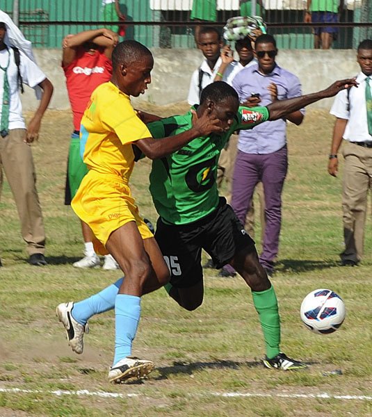 Ian Allen/Photographer
Calabar High versus St.Mary's College in Manning Cup football .