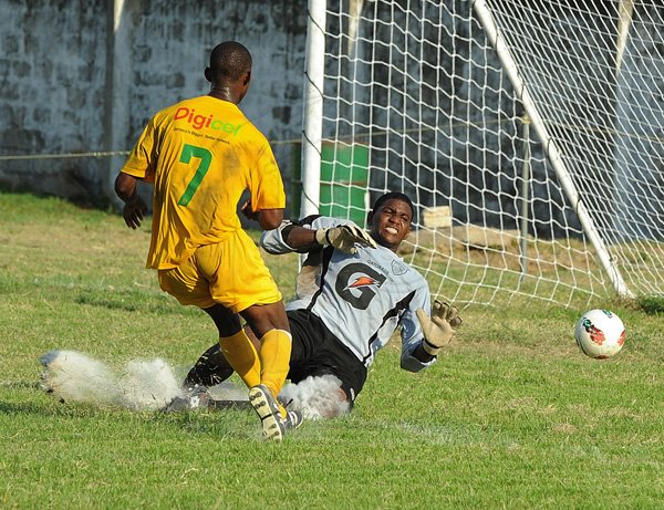 Ian Allen/Photographer
Campion College versus Excelsior High in Manning Cup Football. Excelsior won 12-0.