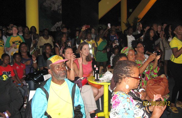 patrons-enjoy-the-show-inside-jamaica-house