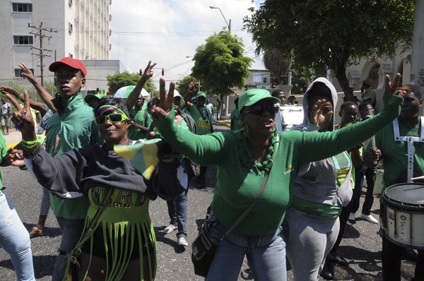 Jermaine Barnaby/Freelance Photographer<\n>JLP supporters at the state opening of Parliament at Gordon House on Thursday April 14, 2016.